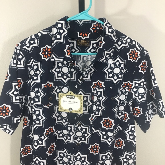 Levi’s Skateboarding Button Down Shirt - Picture 2 of 6